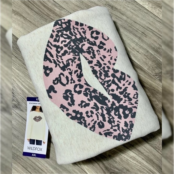 WILDFOX Leopard print kiss lips oversized statement sweatshirt size XL - Picture 8 of 8